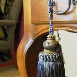 KEY TASSEL - 14 COLOURS